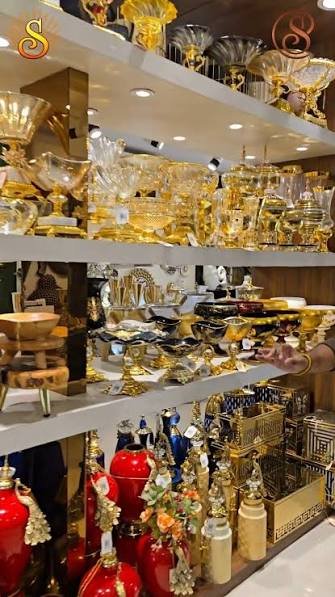 Decorative Accents & Props